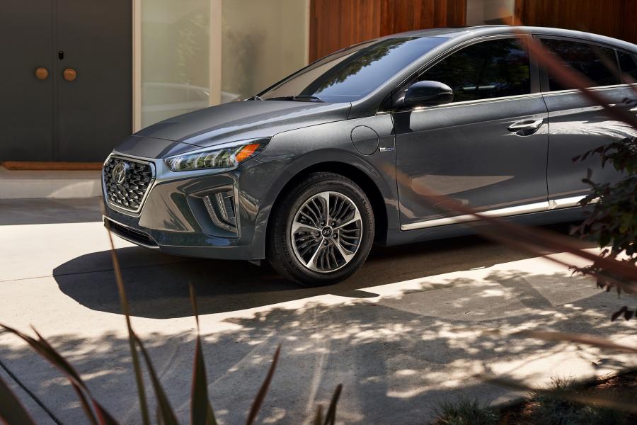 Детали экстерьера Hyundai IONIQ Plug-in Hybrid (AE) 2019 года  (NA) (фото 4 из 7)